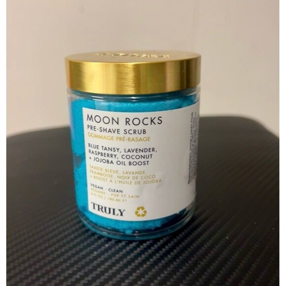 TRULY moon rocks pre shave scrub - Picture 4 of 4